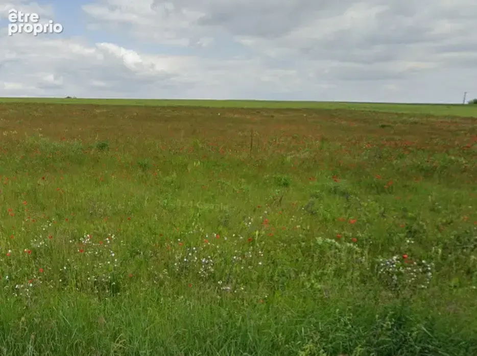 Terrain à MOULINS-SUR-YEVRE