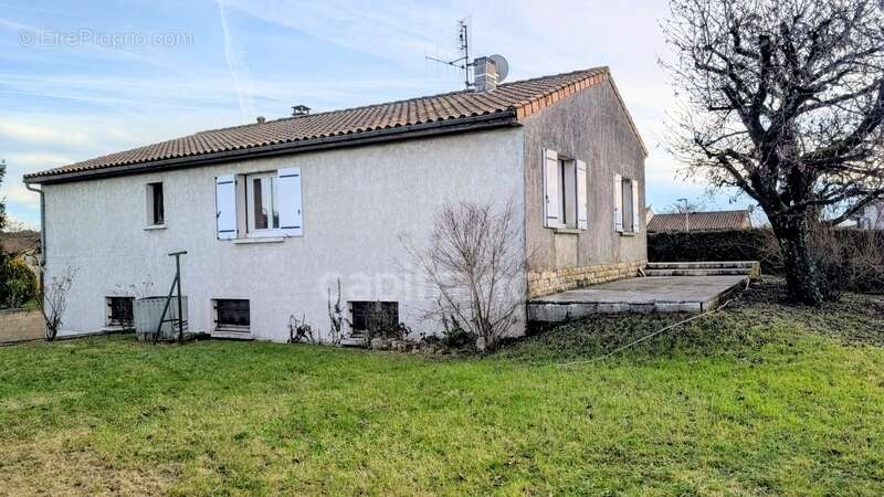 Maison à SEGONZAC