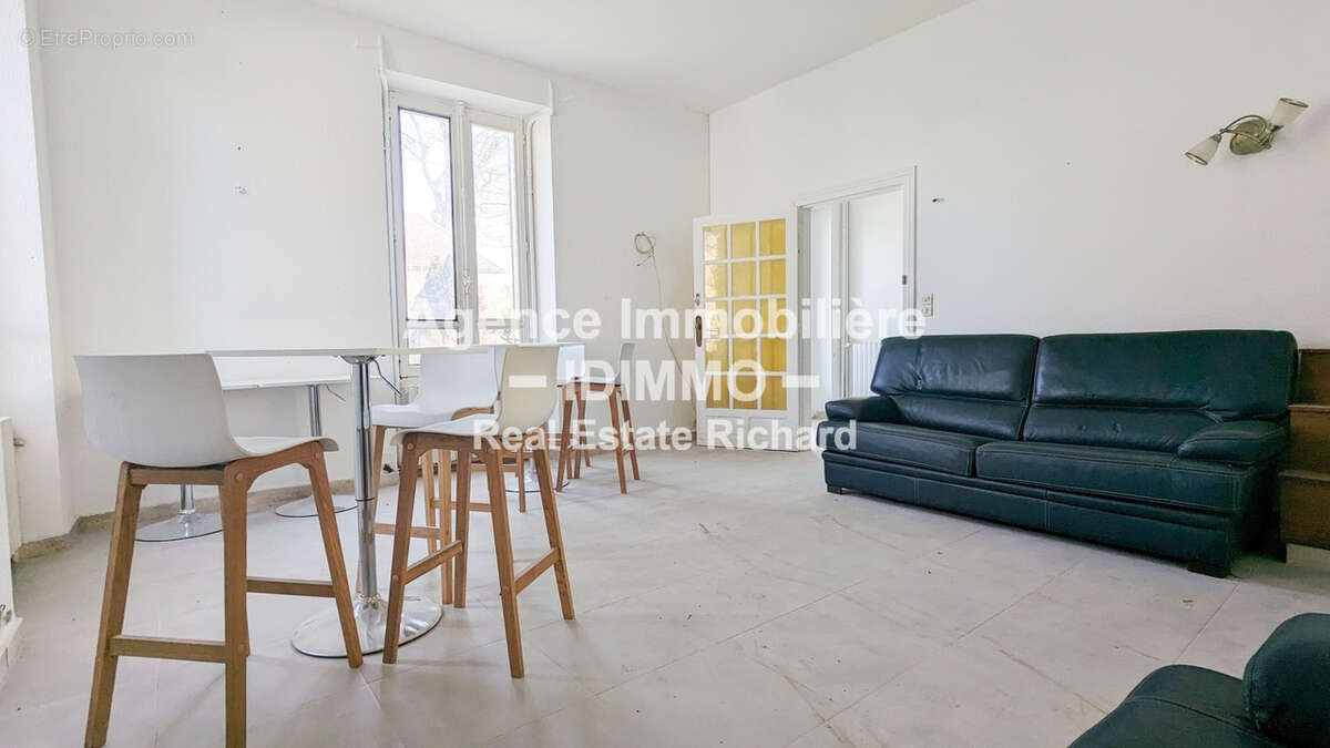 Maison Bourgeoise 4 pièces sur 752 m2 à Corbeilles-en-Gâtinais   à vendre - photo 2