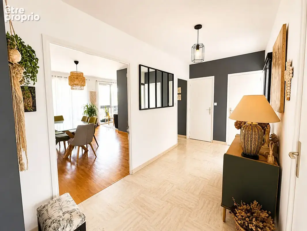 Spacieux T-4 de 114 m² à 200 m de l'horloge - photo 5