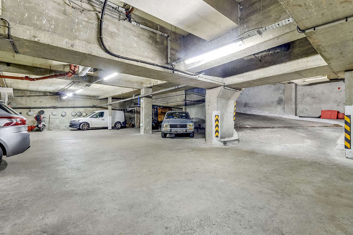 Commerce à PARIS-20E