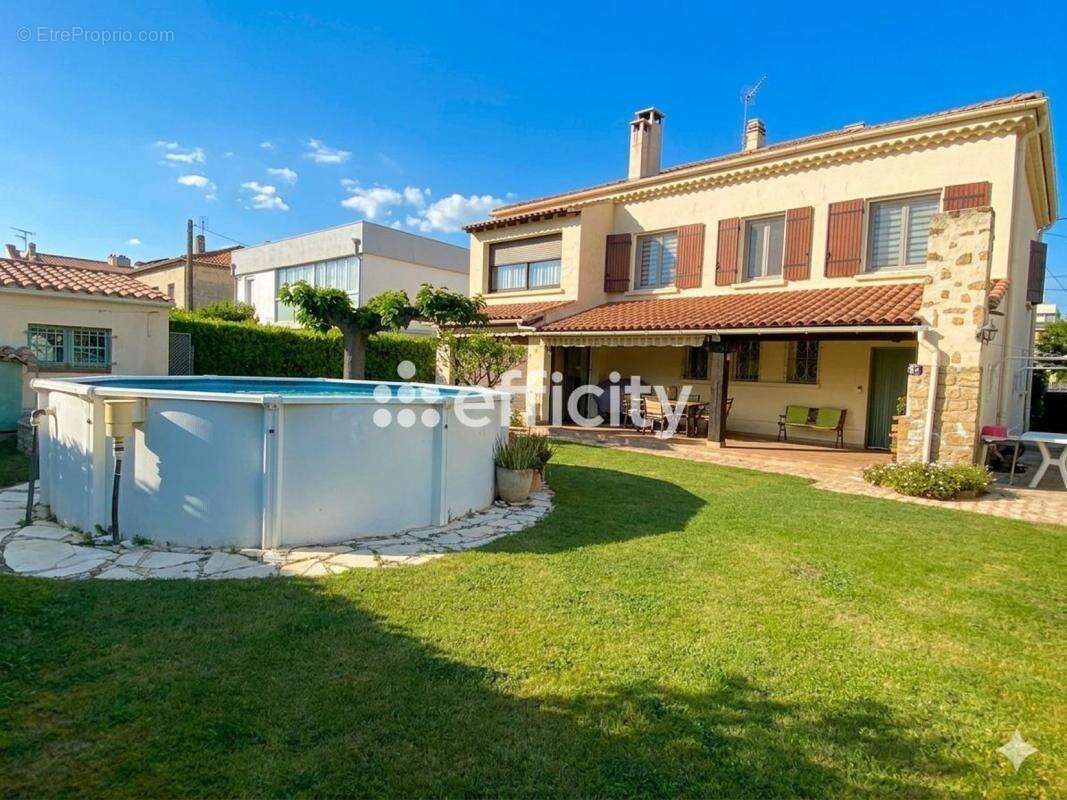 Maison 121 m² à Miramas  - photo 2