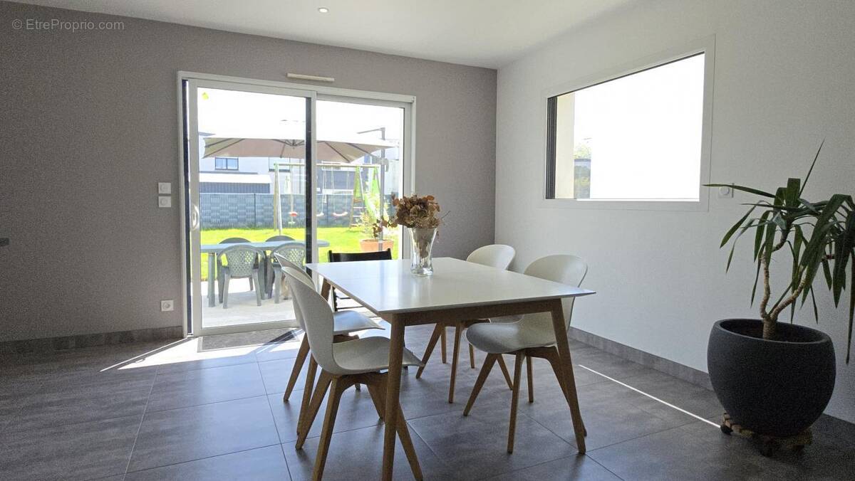 Maison à SAINT-ERBLON