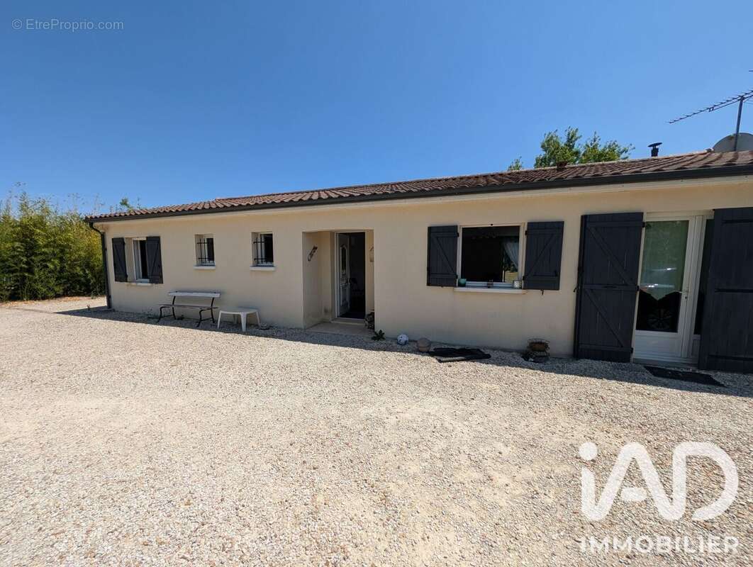 Maison 113 m² à Bassac  - photo 6