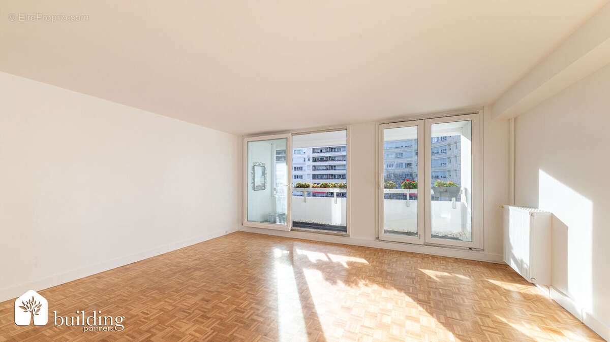 Appartement à COURBEVOIE