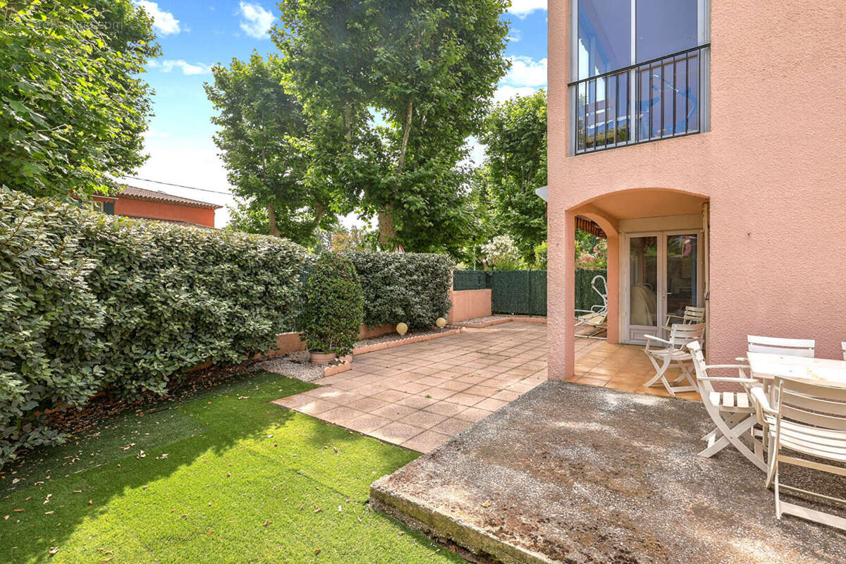 Appartement à LA LONDE-LES-MAURES