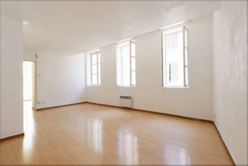 Dpt Bouches du Rhône (13), à vendre MARSEILLE 1er ARRONDISSEMENT appartement T3 de 60 m² - photo 2