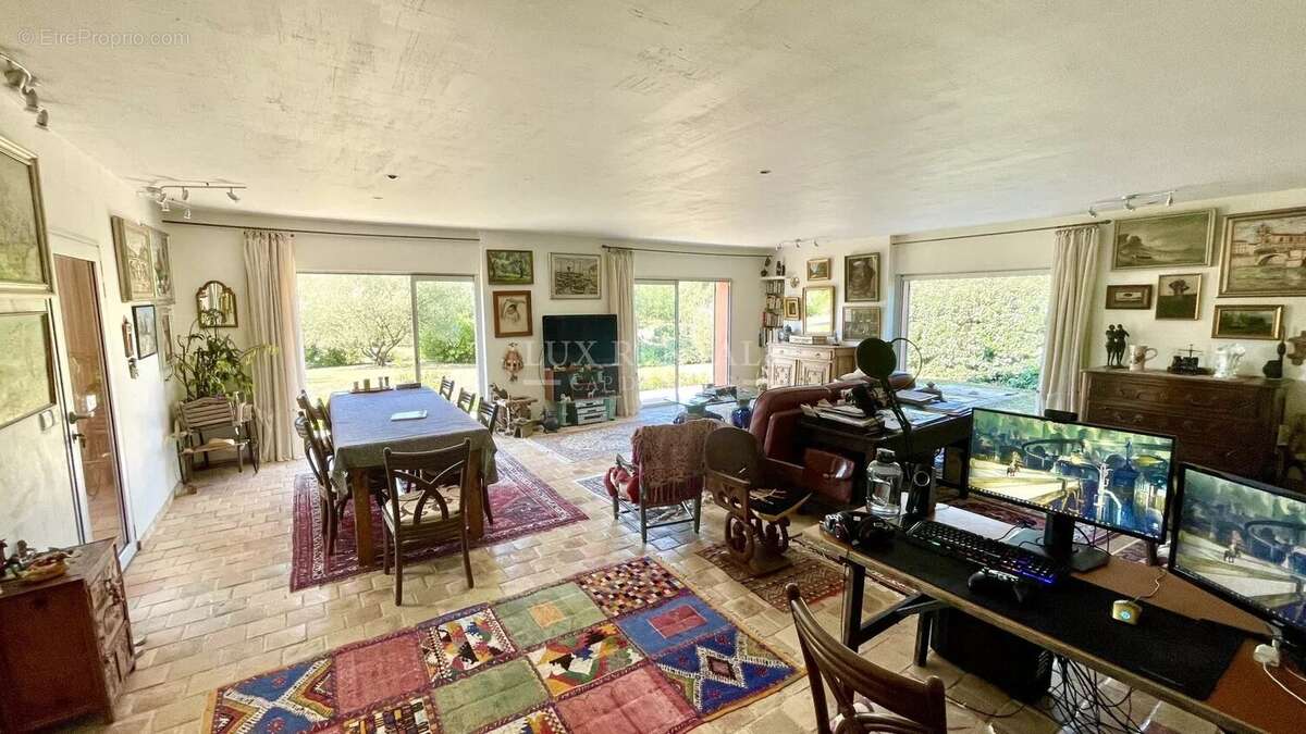 Maison à BAGNOLS-EN-FORET