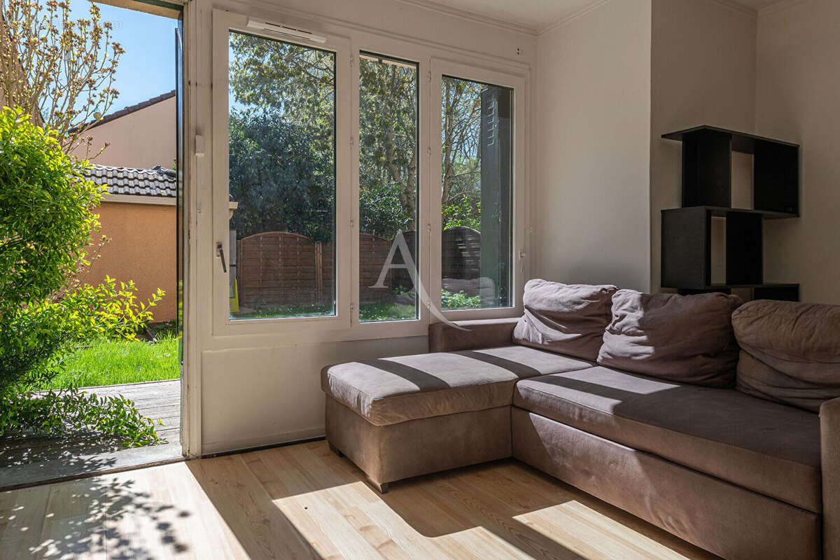 Spacieux deux pièces avec jardin et box - photo 14