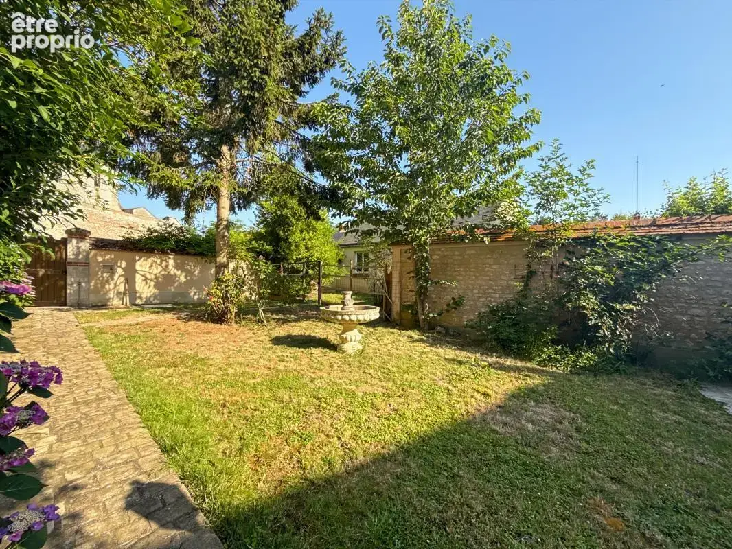  maison de maçon au fort potentiel — tout à pied & jardin   - photo 2