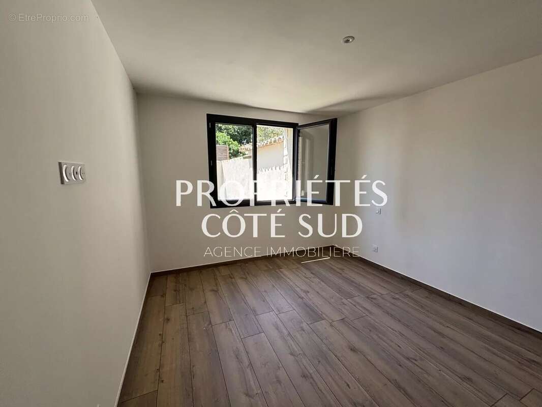 Maison à LAUDUN-L&#039;ARDOISE