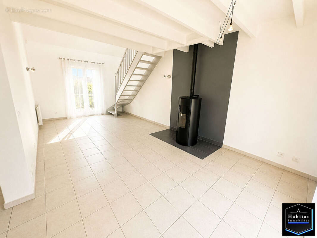 Maison Moussy Le Neuf 6 pièce(s) 134 m2 Jardin 560m² Garage, Sous sol - photo 2