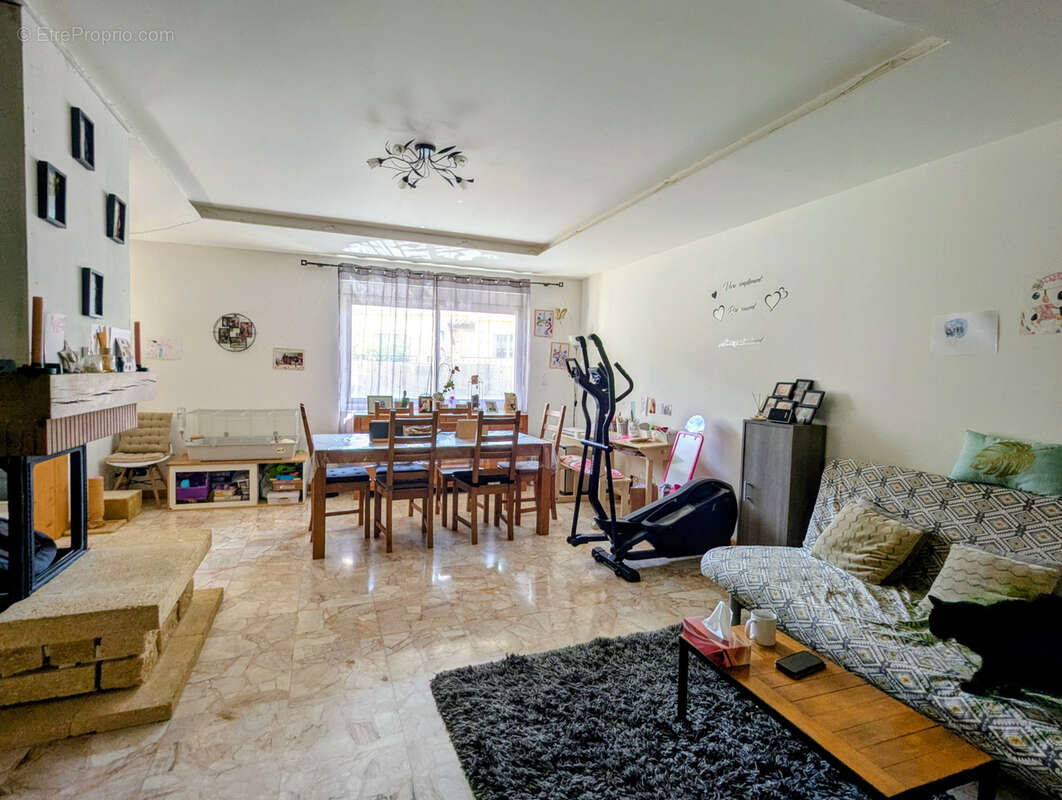 Maison à PARAZA