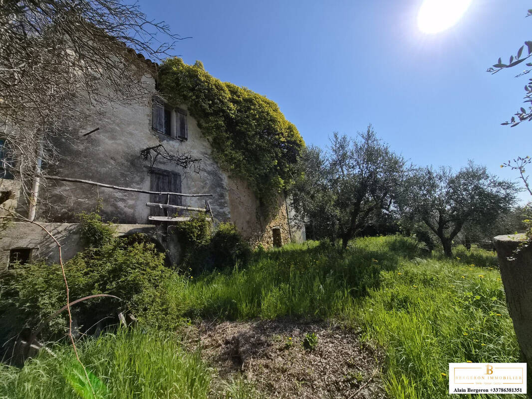 Maison à SAINT-CEZAIRE-SUR-SIAGNE
