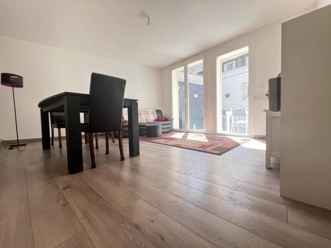 Maison à LES CLAYES-SOUS-BOIS