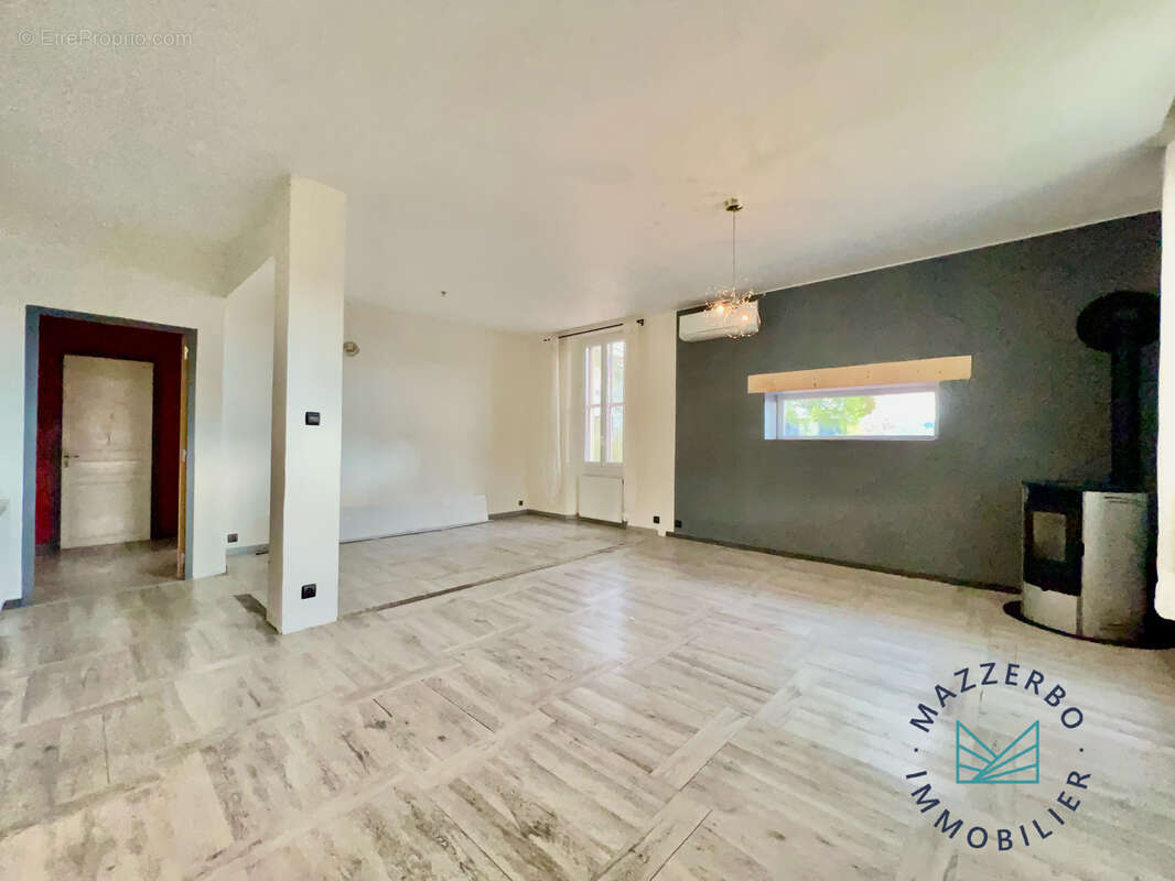 Maison T3 de 89m2 avec 115m2 de sous-sol - photo 4