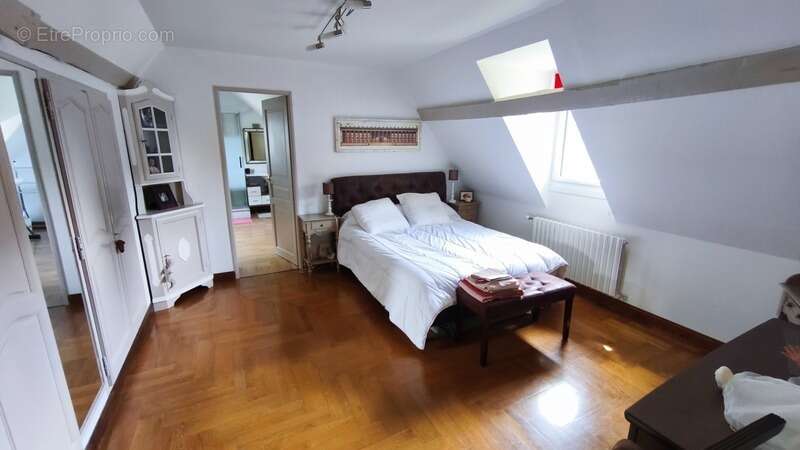 A 20 KMS de Fécamp. Ensemble immobilier comprenant 2 habitations (303 m²);1 piscine; triple garage; Terrain 5215 m² - photo 19