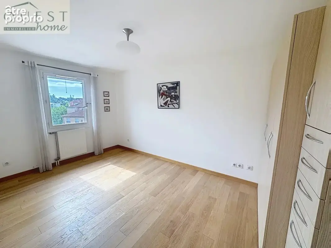 Appartement entièrement rénové avec box fermé dans le centre - photo 5