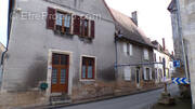 Maison à AINAY-LE-CHATEAU