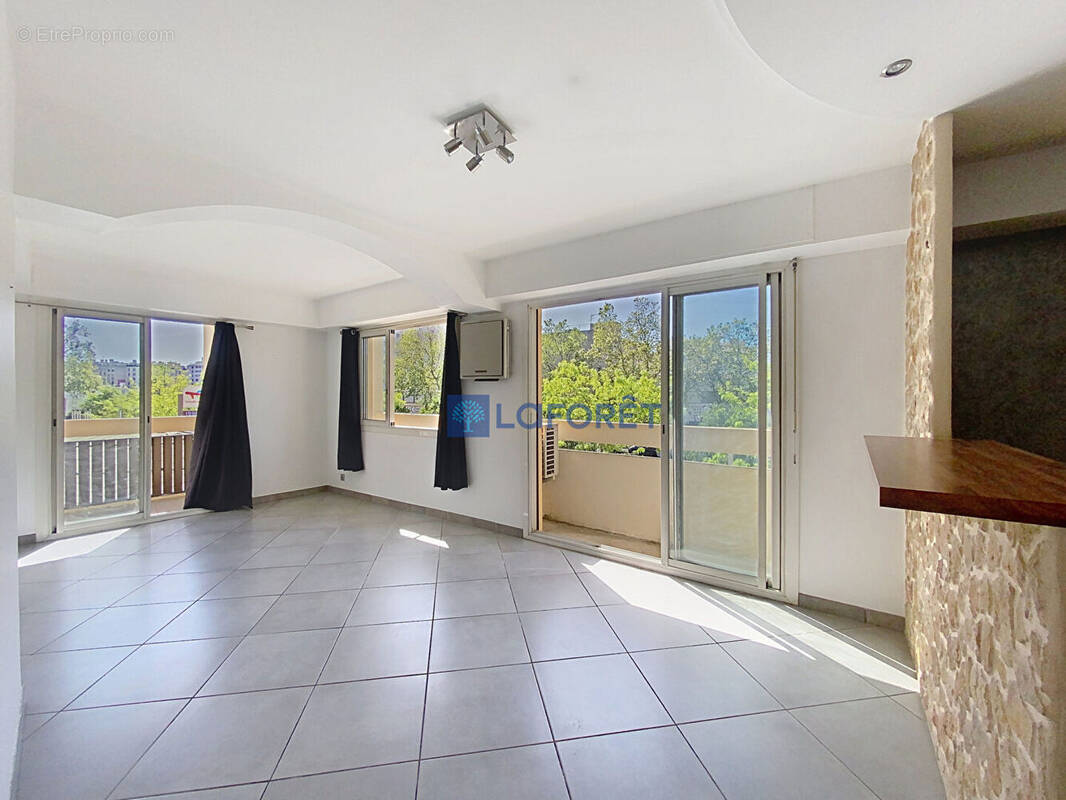 Appartement à MARSEILLE-5E
