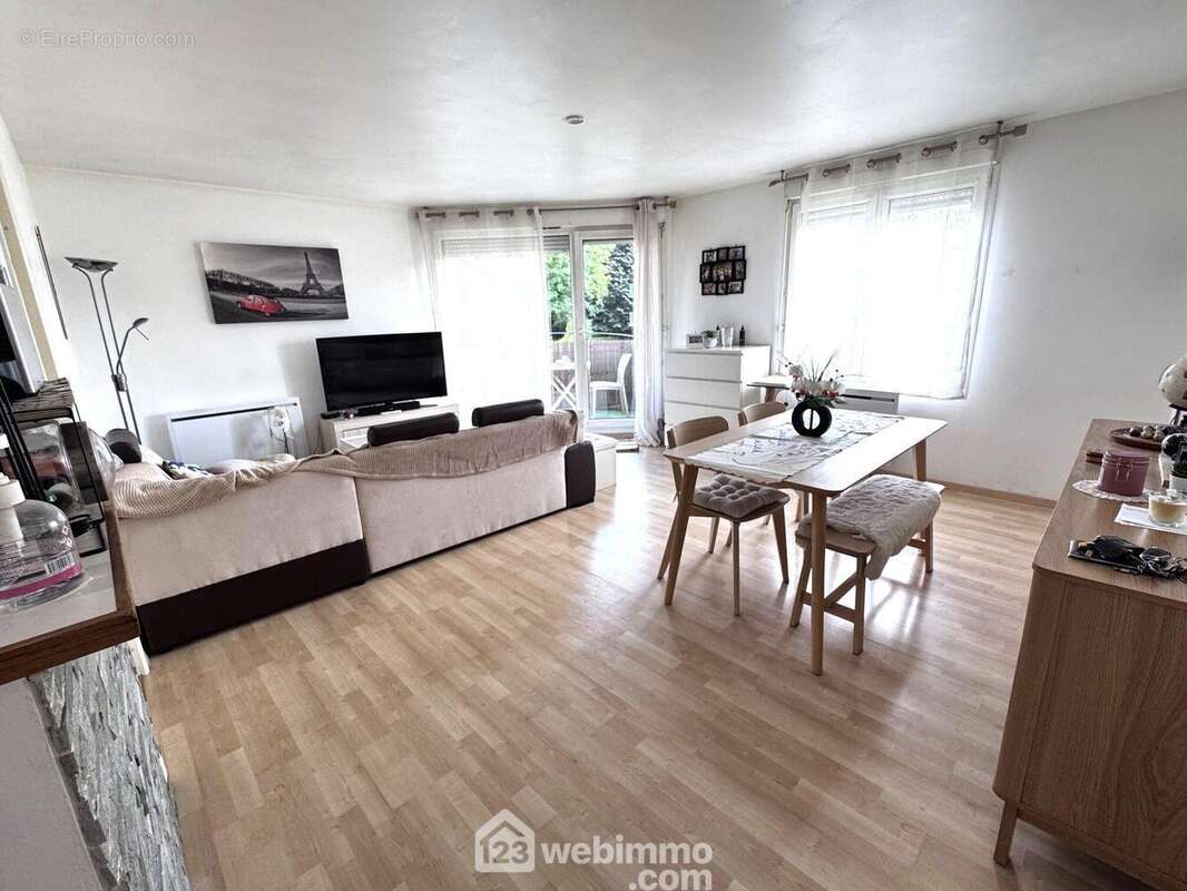 ... autre vue du séjour... - Appartement à RIS-ORANGIS