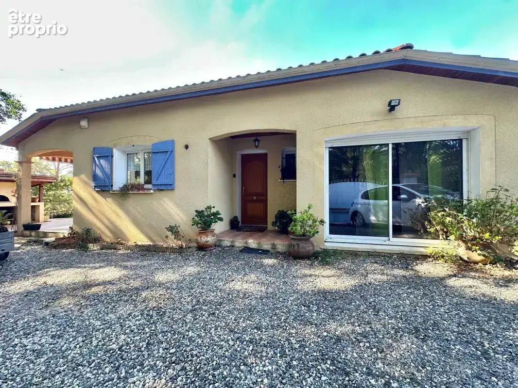 LE LHERM – Maison T5 de plain-pied avec grand terrain - photo 2