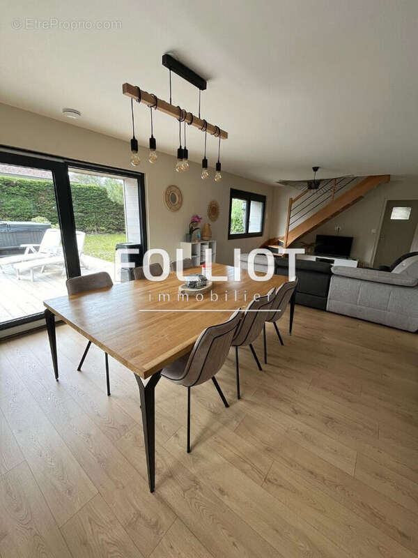 Maison à JULLOUVILLE