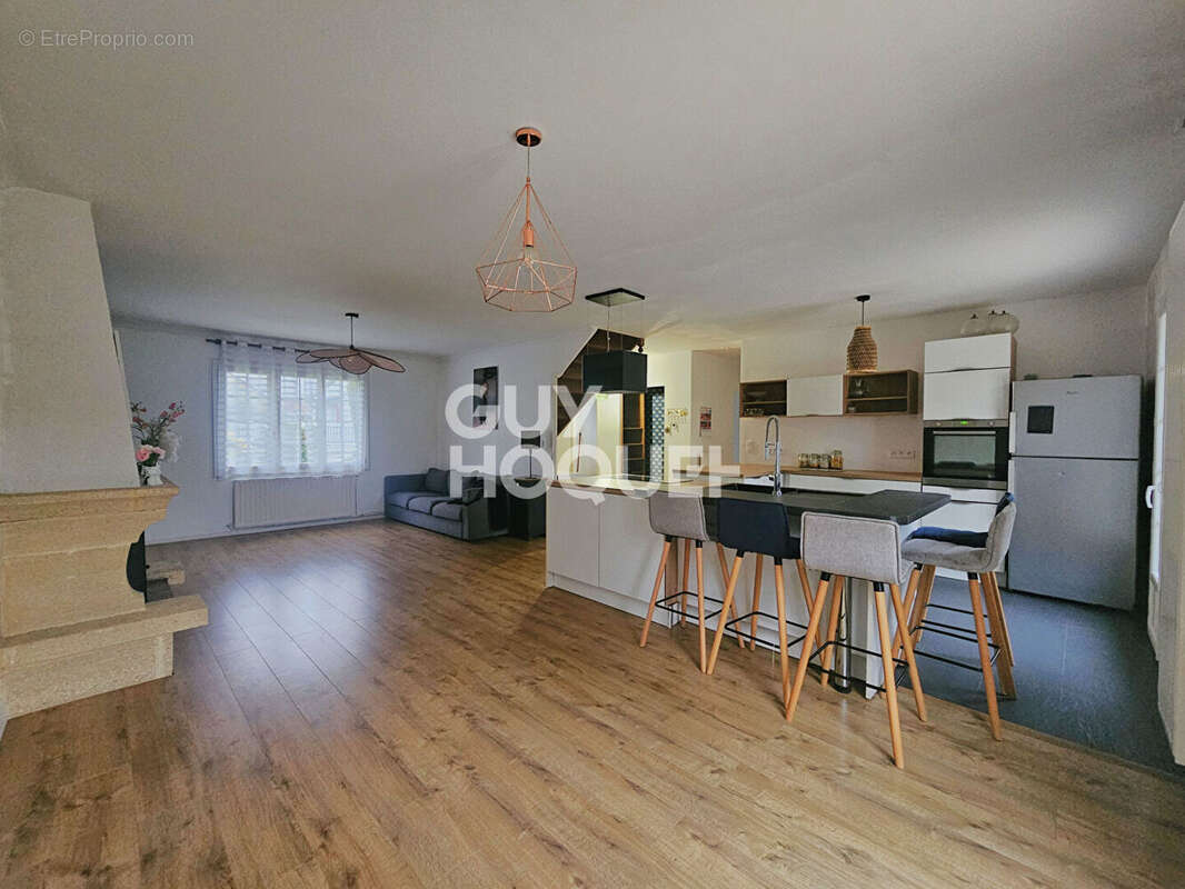 Maison à SAINTE-LUCE-SUR-LOIRE