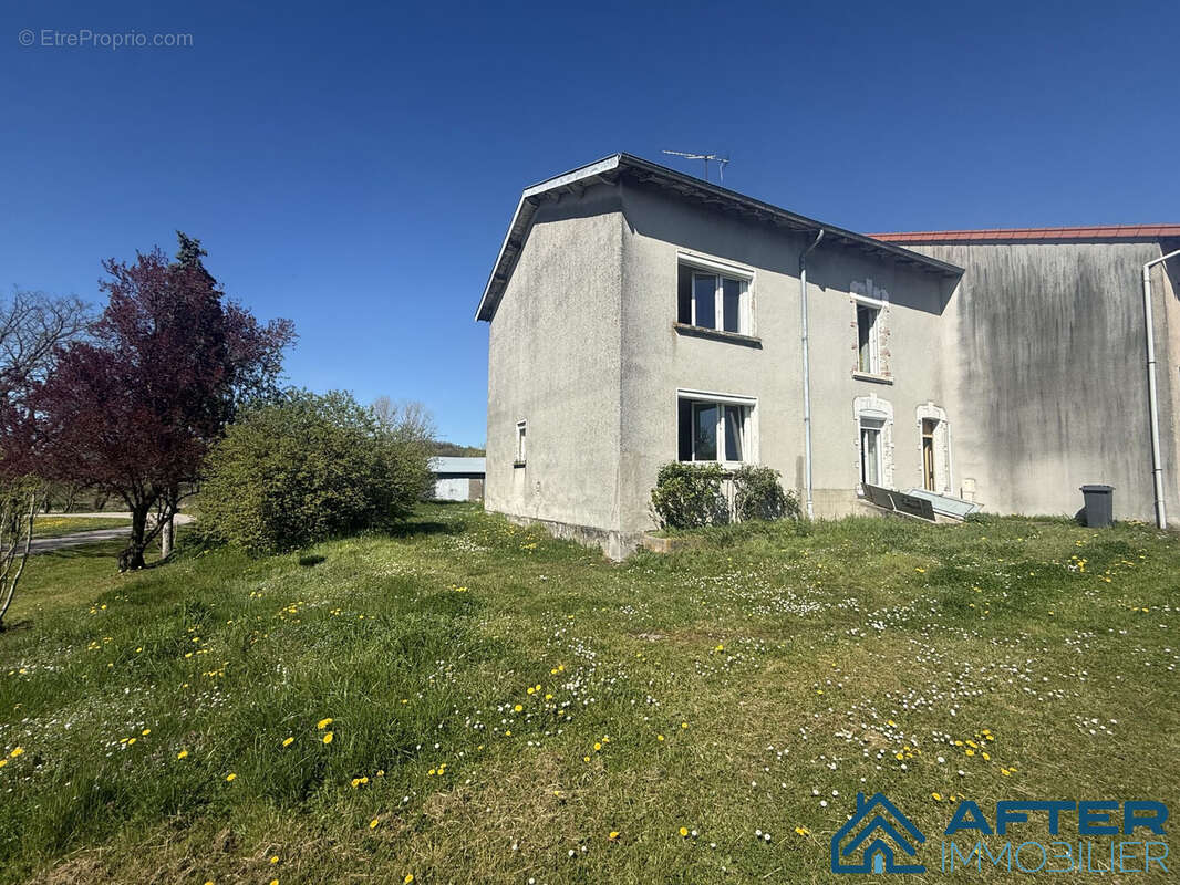 Maison à HENAMENIL