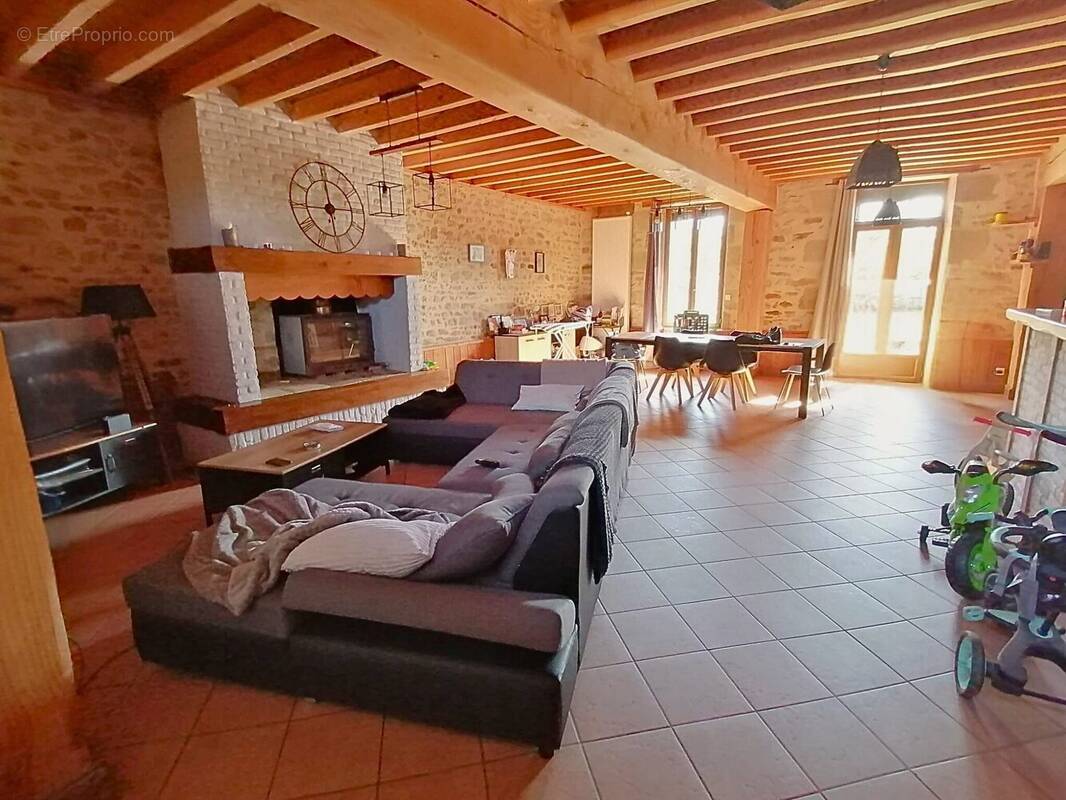 Maison à AJAIN