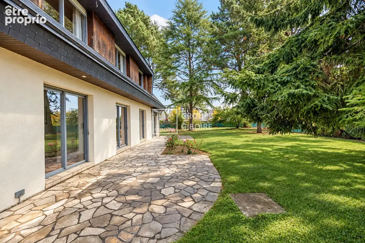 A vendre - Agence GIBOIRE - Maison d'architecte d'environ 222.6 m2 - Au coeur de Saint Grégoire - photo 12