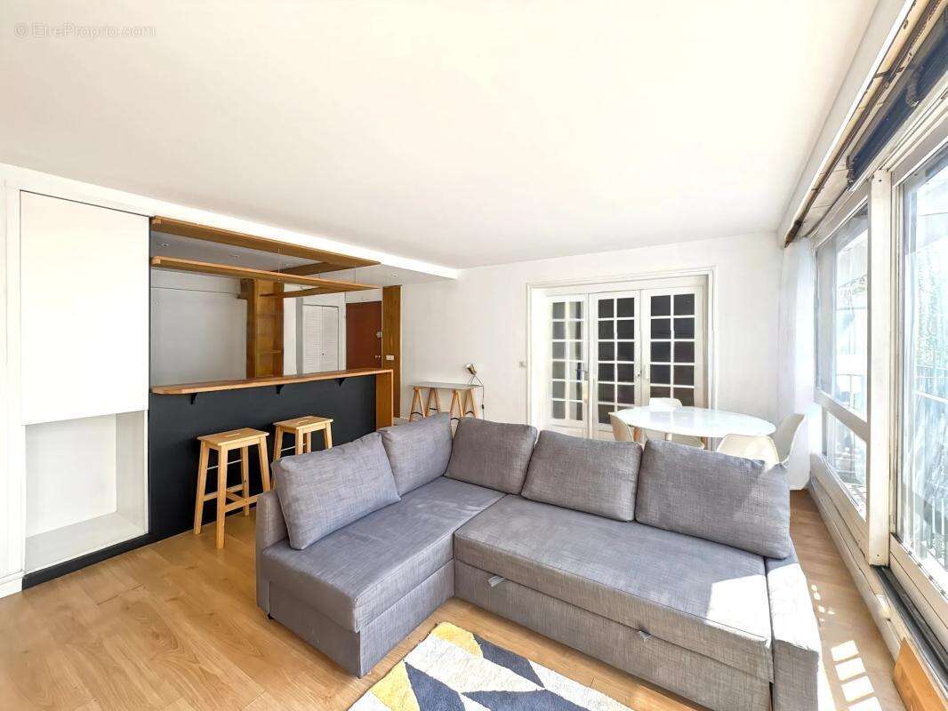 Appartement à PARIS-14E