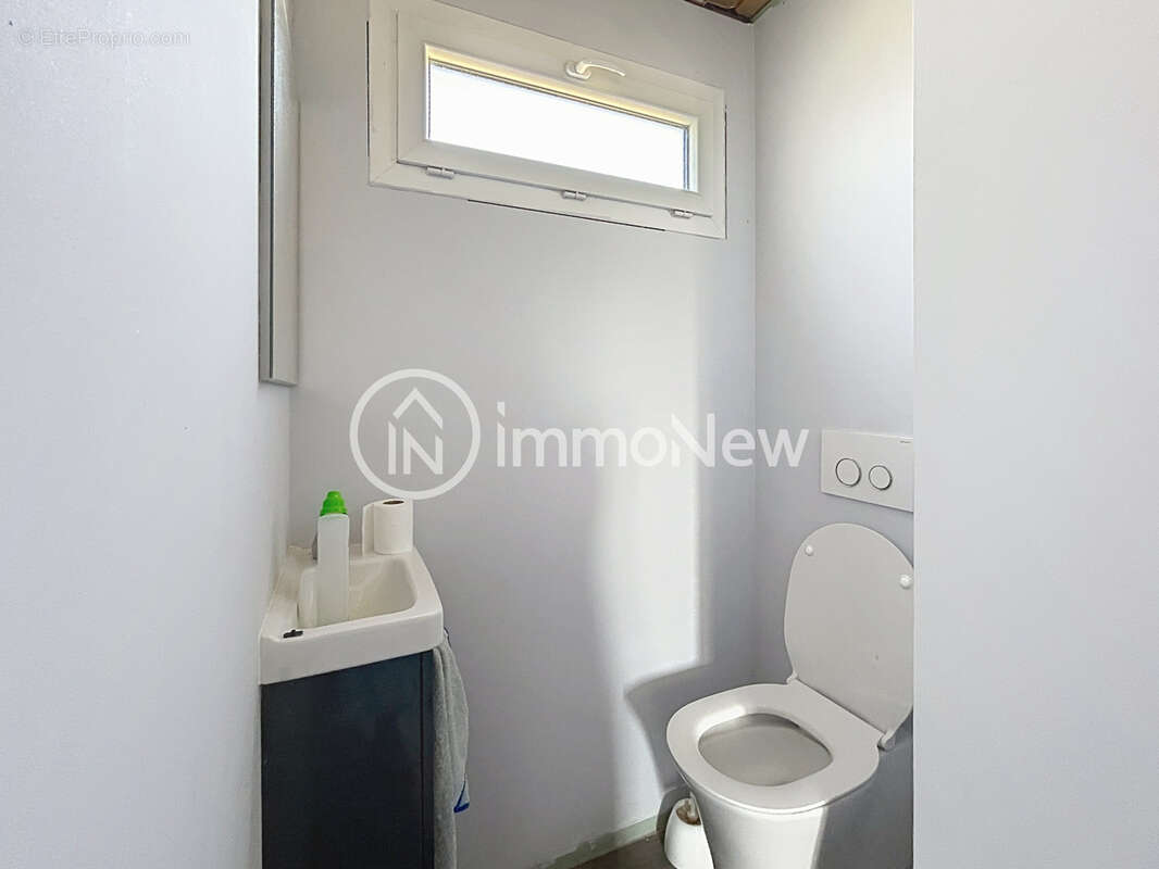 À VENDRE   Maison de plain-pied 95 m2 avec dépendance et terrain constructible de 2700 m2   Sainte-Pience - photo 9