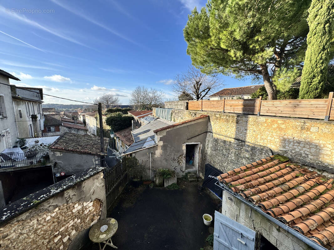 Maison à BARBEZIEUX-SAINT-HILAIRE
