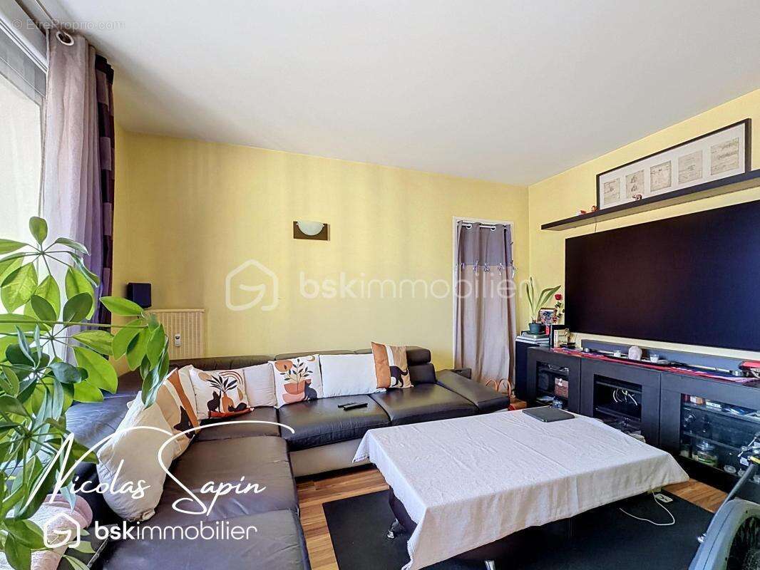 T5 traversant de 79m2 plus parking et cave - photo 7