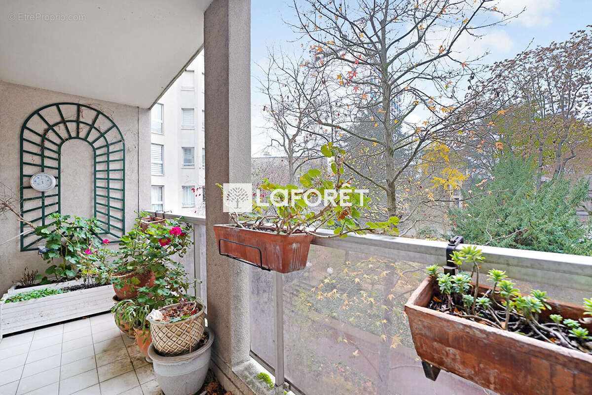 Appartement à PARIS-14E