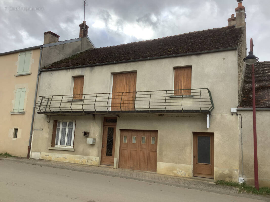 Maison à GENAY