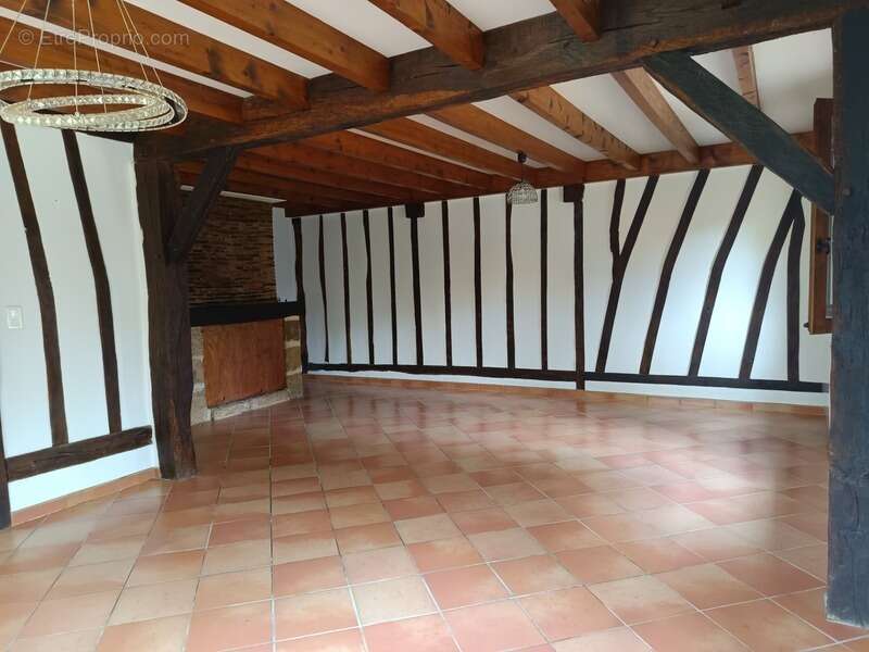 Propriété d'Exception : 2 Maisons, 450 m² de Dépendances et 6 Hectares de Terres - photo 16