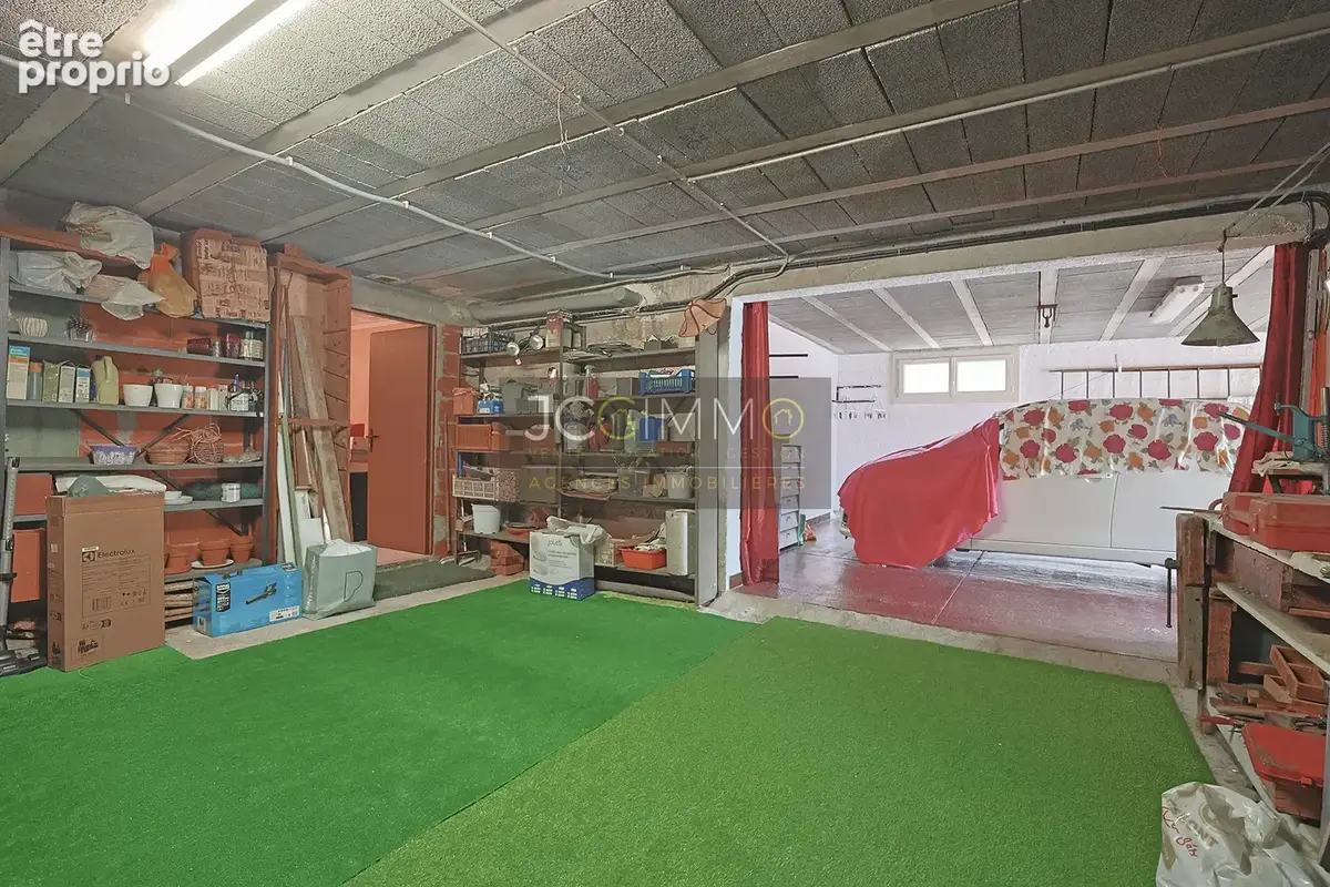 Villa de 318m2 avec deux logements indépendants et fort potentiel ! - photo 24