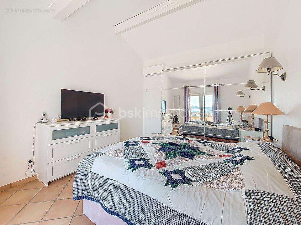 Maison à SOLLIES-VILLE