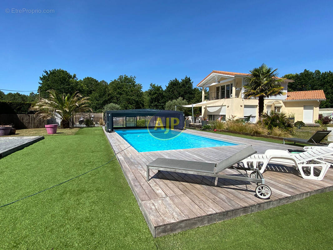 Maison à VENDAYS-MONTALIVET