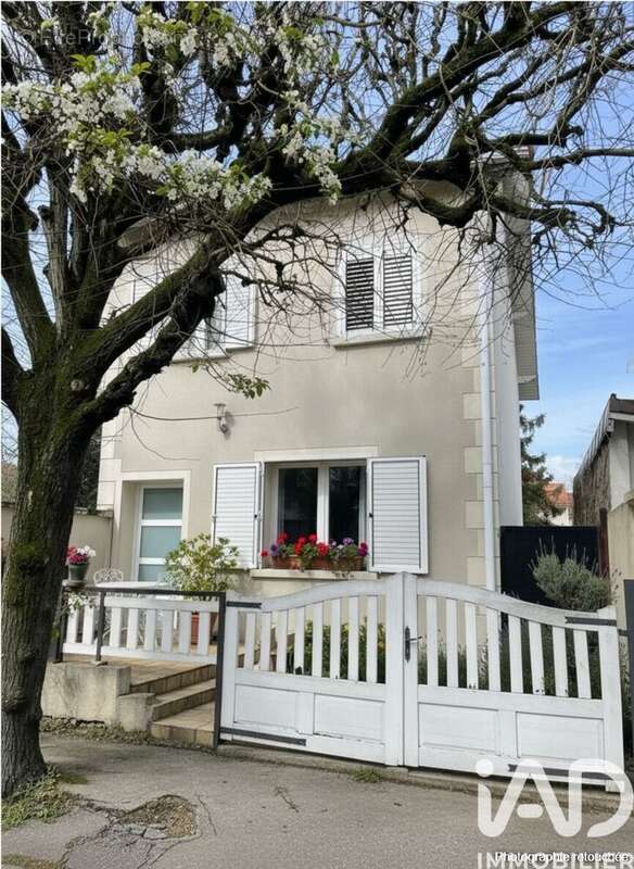 Photo 2 - Maison à VILLENEUVE-LE-ROI