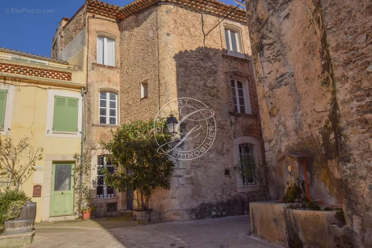 Appartement à VILLECROZE