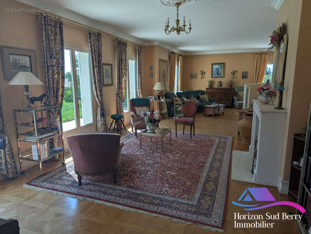 Séjour - Maison à MONTGIVRAY