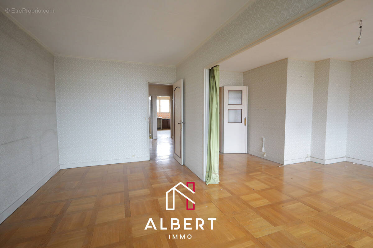 Appartement à LES LILAS