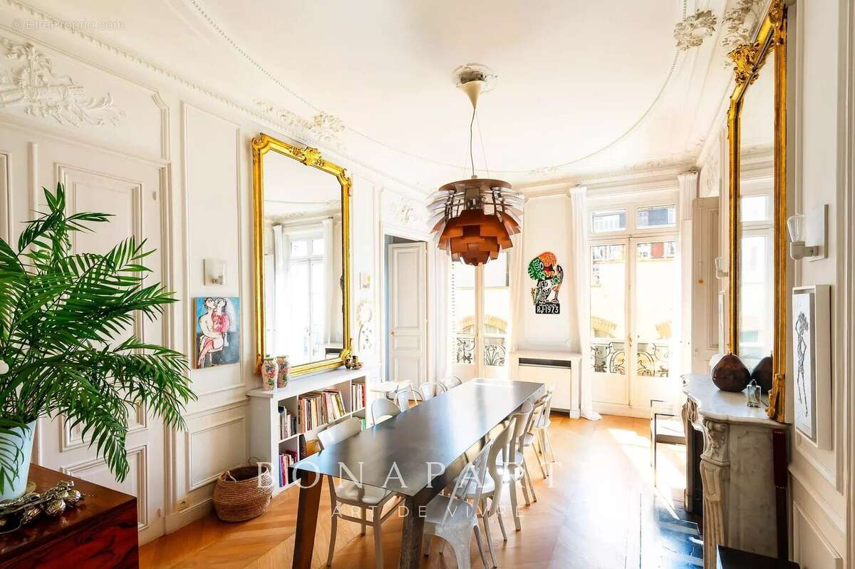 Appartement à PARIS-10E