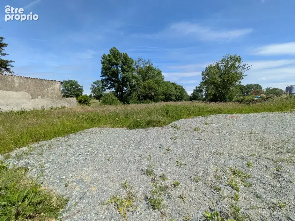 Terrain à AMBERIEUX-EN-DOMBES