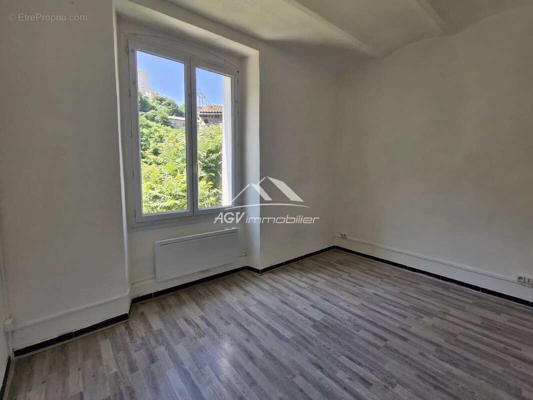 Appartement à MOLIERES-SUR-CEZE