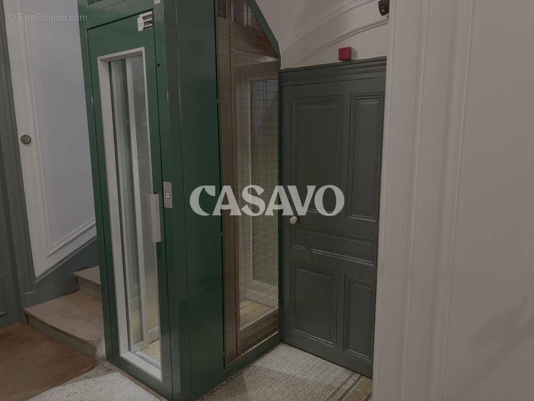 Appartement à PARIS-17E