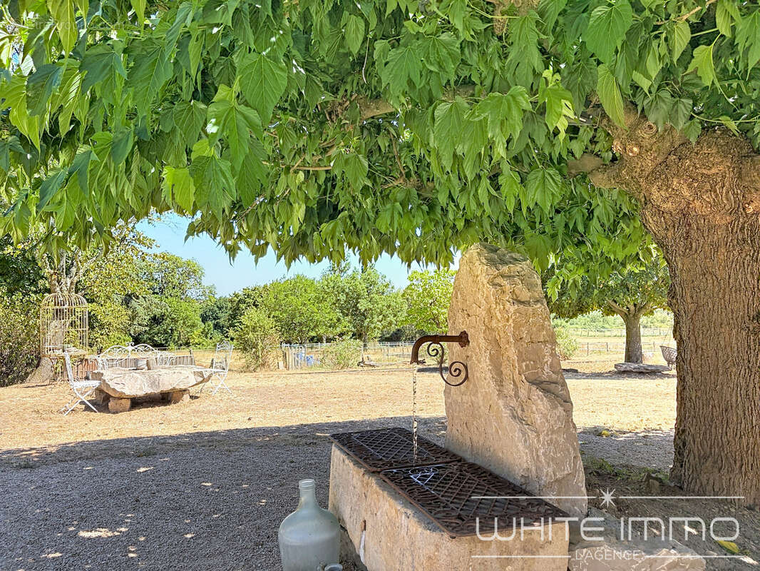 'la source' - vente co-exclusivité, vaugneray, maison 182 m2, 4 chambres, terrain 3300 m2, piscine - photo 2